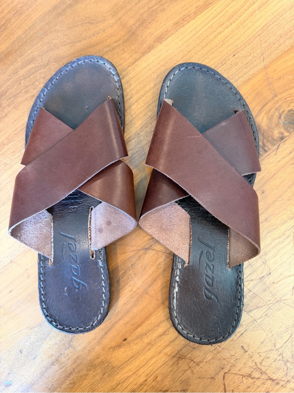 Vero Cuoio Brown Leather Crisscross Slide Sandals